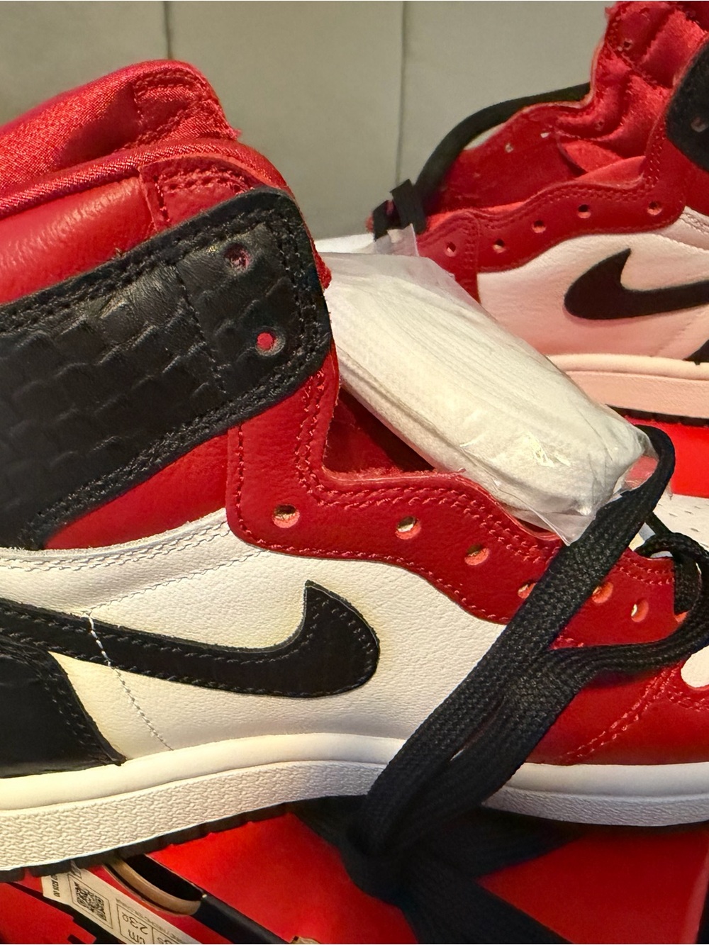 Nike Kids Red White and Black High-Top Sneakers Jordan 1 retro Chicago snake